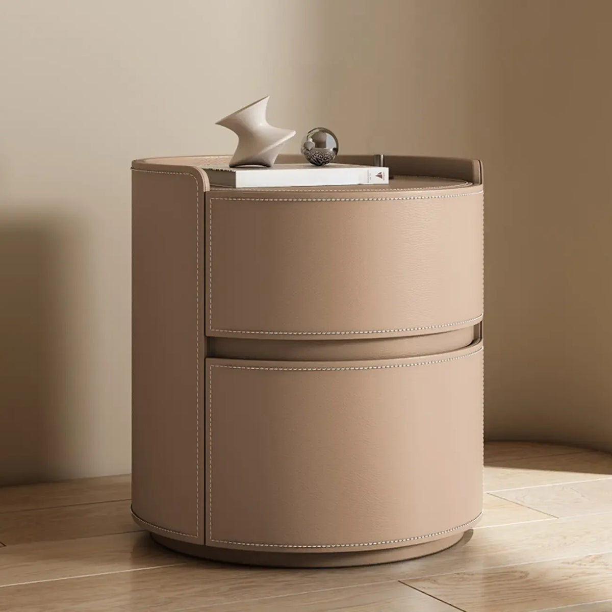 Moderne ronde nachtkast met leren blad en 2 laden