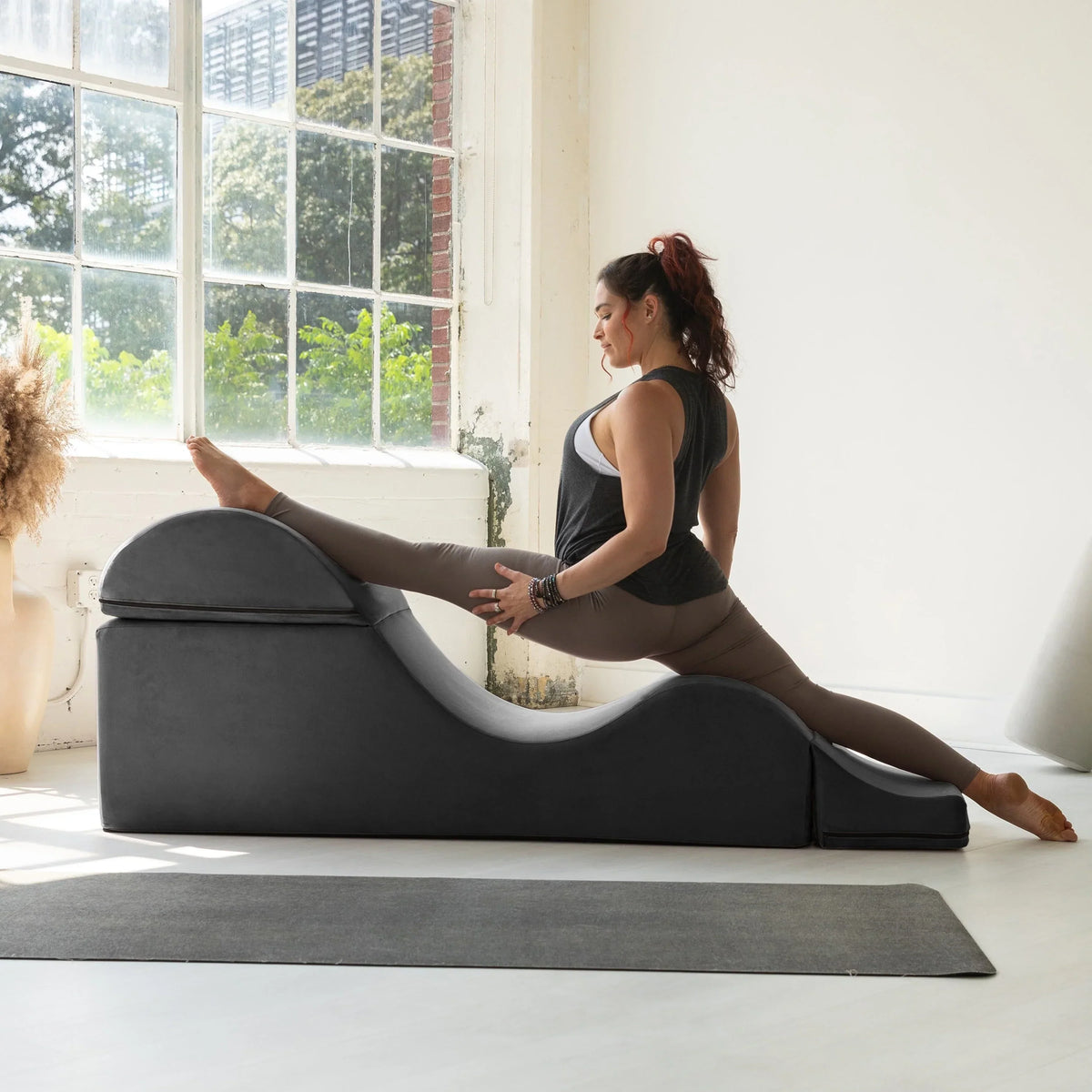 Méridienne convertible Avana Kami / yoga et massage – pouf 2-en-1 avec chaise longue de yoga pliable escamotable, microvelours – N/A