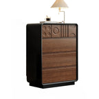 Commode en bois inspirée de l’Art déco avec motifs géométriques sculptés